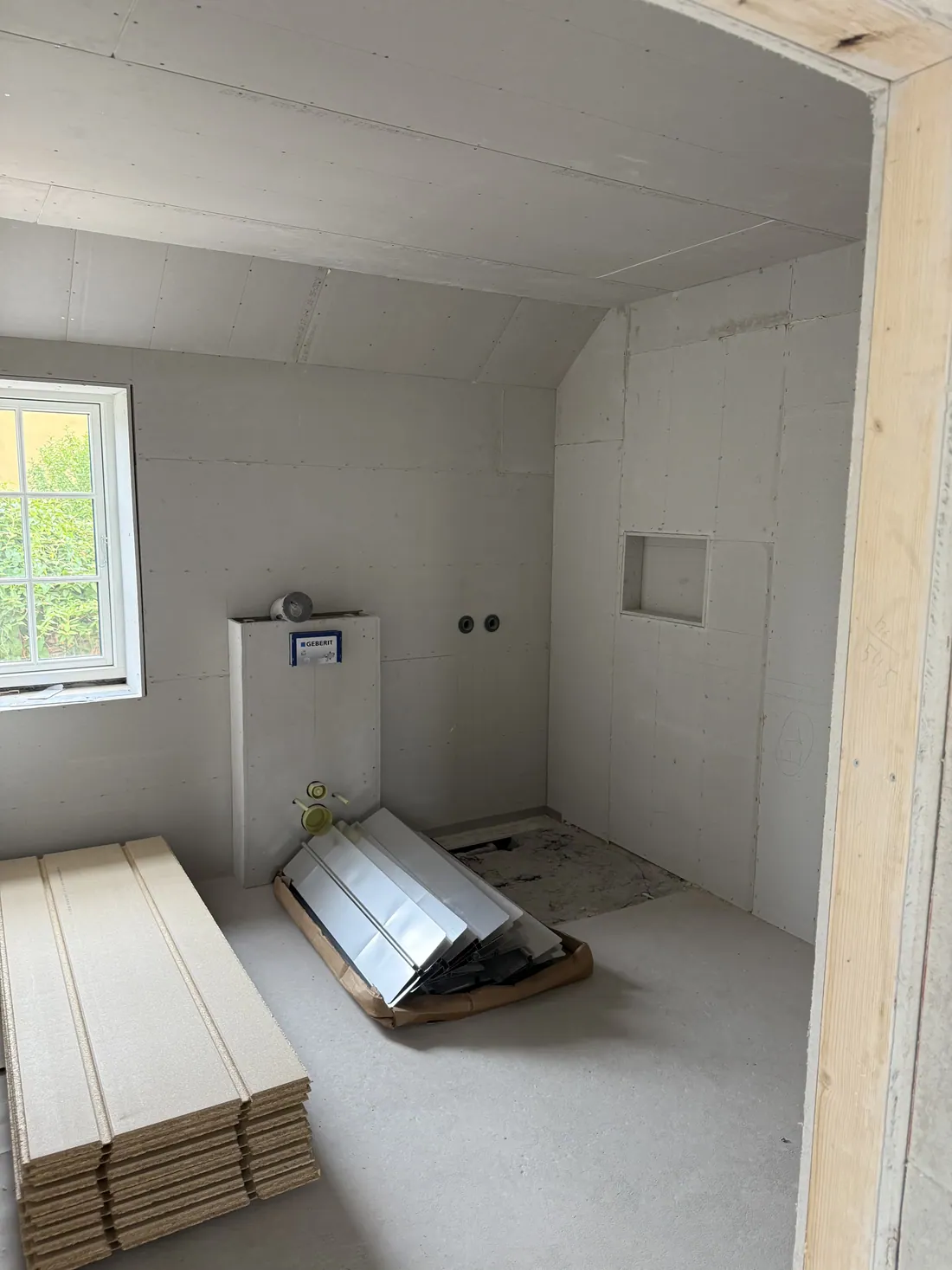 Badeværelse gjort klar i tilbygningen under byggeriet - Top Hansen ApS